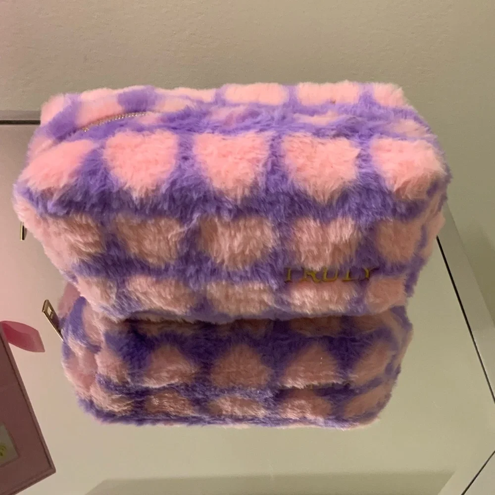 Truly VIP Collection beauty bundle with two free bags - Picture 5 of 11